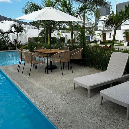 Casa Comoda Con Piscina Naranjo Eksteriør billede